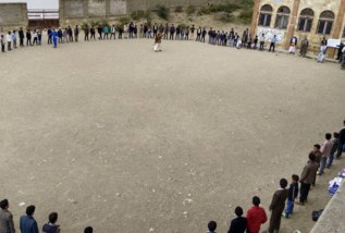 وقفات بعدد من مدارس ريمة تنديداً بمجازر العدو الصهيوني في غزة